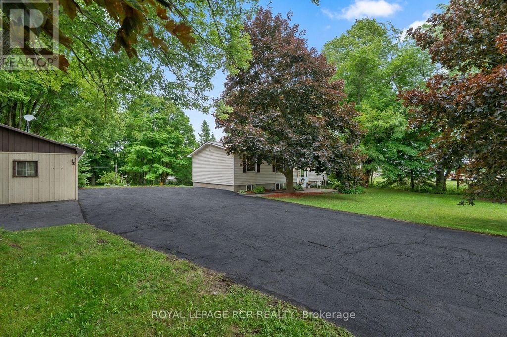 393519 County Road 12, Amaranth