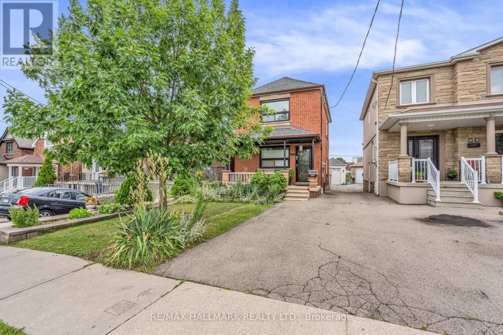 65 Kirknewton Road, Toronto (caledonia-Fairbank)
