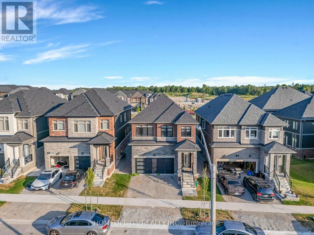 7 Barnyard Trail, Barrie