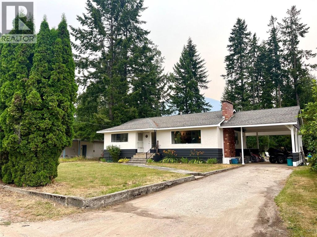 807 23 Highway N, Nakusp