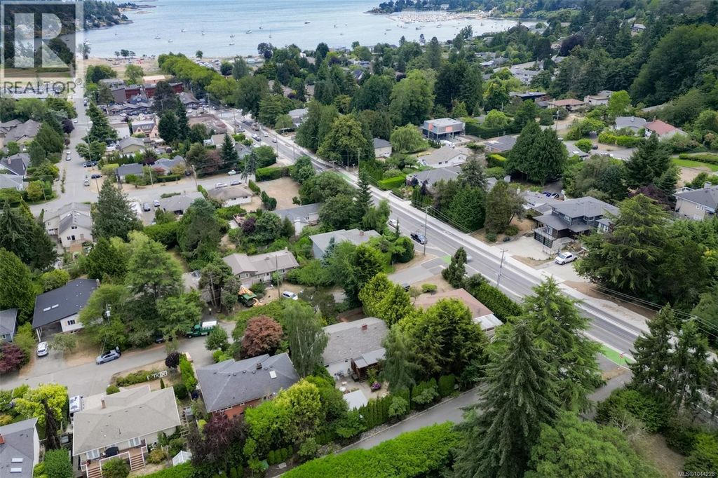 3832 Pitcombe Pl, Saanich