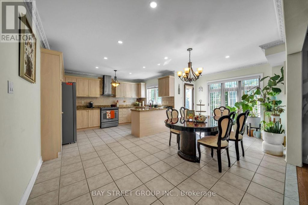 384 Spruce Grove Crescent, Newmarket (woodland Hill)