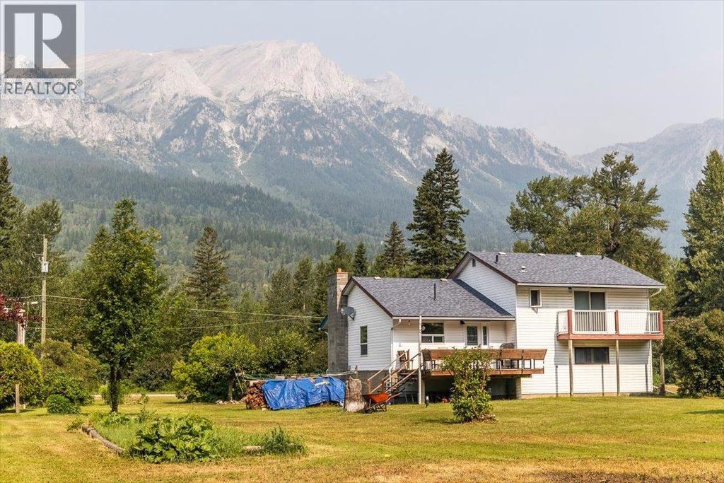 9878 Victoria Street, Fernie