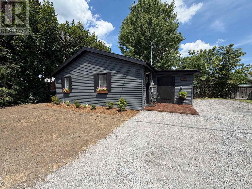 230 Boundary Road E, North Glengarry