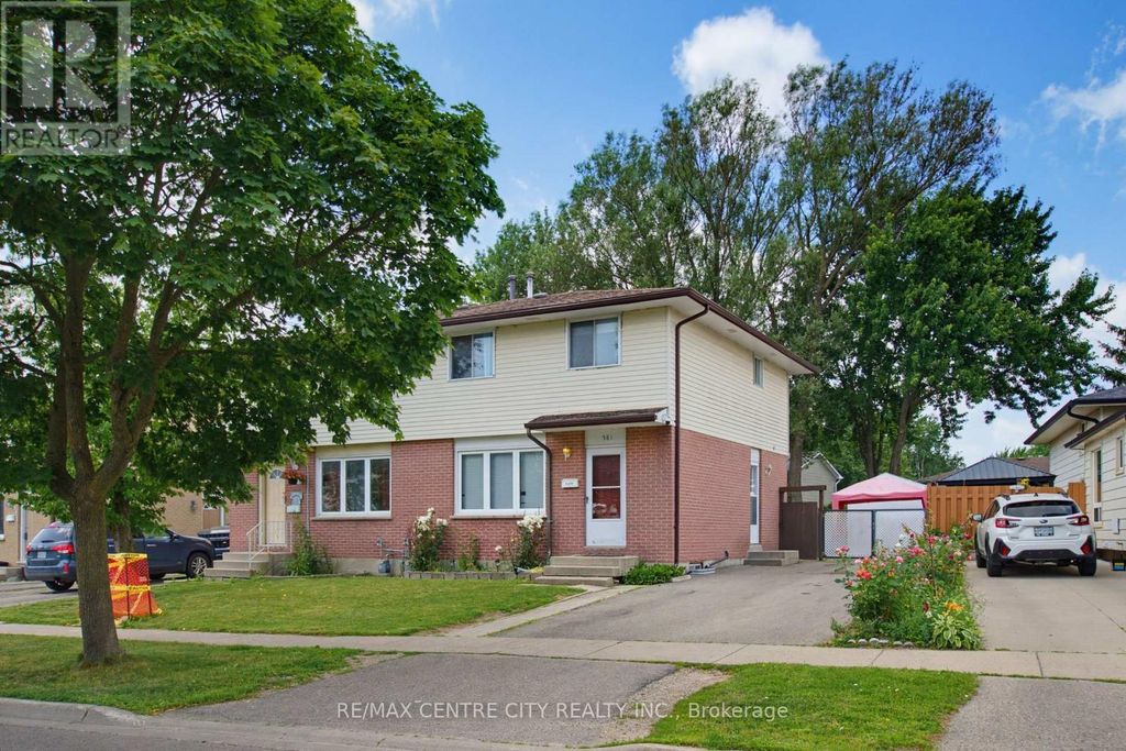 581 Deveron Crescent, London South (south T)