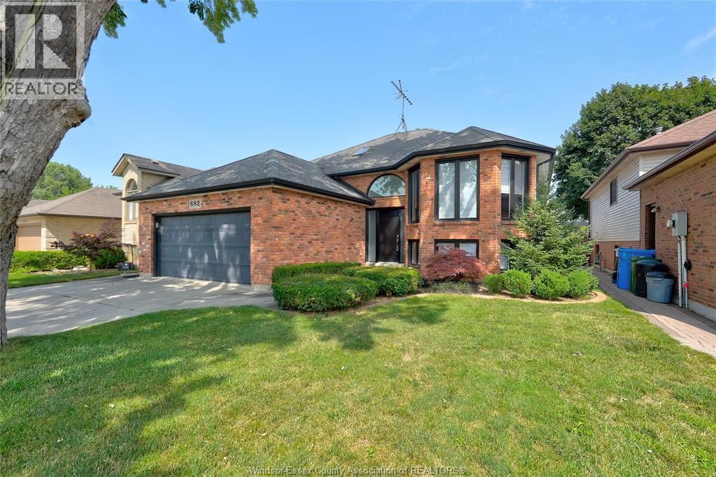 682 Michael Drive, Tecumseh