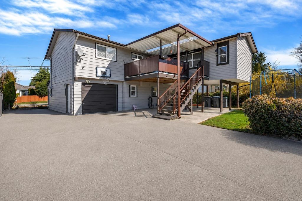 18240 64 Avenue, Surrey