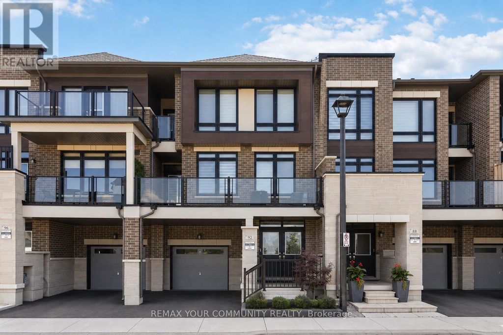 92 Holyrood Crescent, Vaughan (kleinburg)