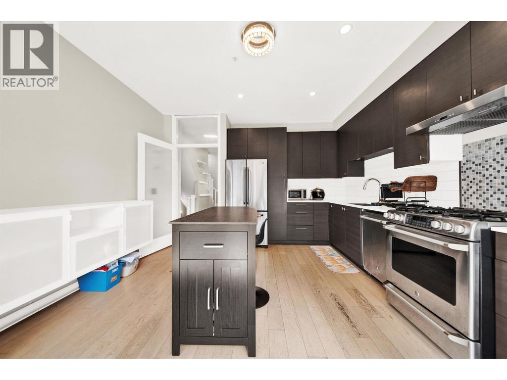 4 218 Camata Street, New Westminster