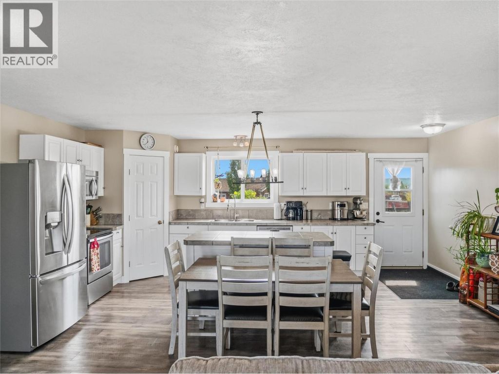 4609 Railway Avenue, Pouce Coupe