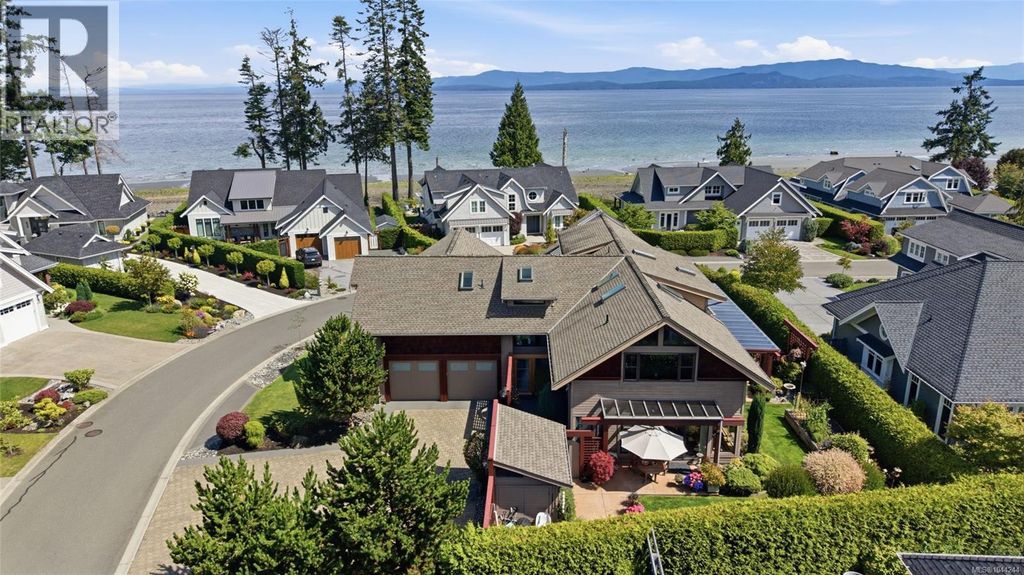 880 Bluffs Dr, Qualicum Beach
