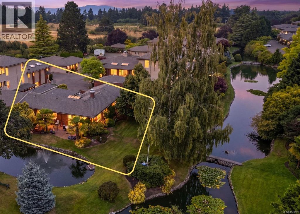 129 2345 Cedar Hill Cross Rd, Oak Bay