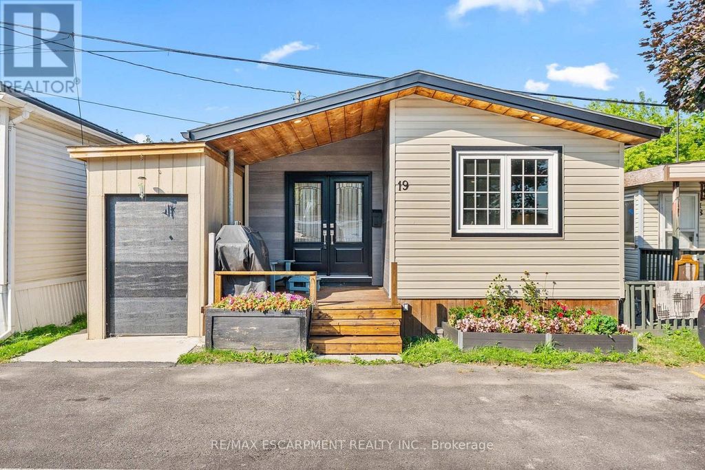 19 - 3233 Derry Road E, Mississauga (malton)