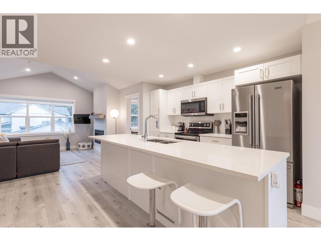 1 950 Woodsworth Road, Gibsons