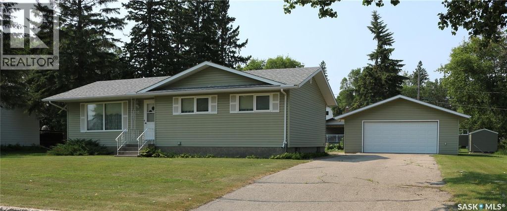 1110 Carleton Street, Moosomin