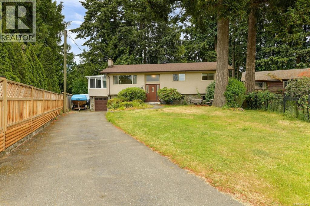 3058 Carola Pl, Colwood