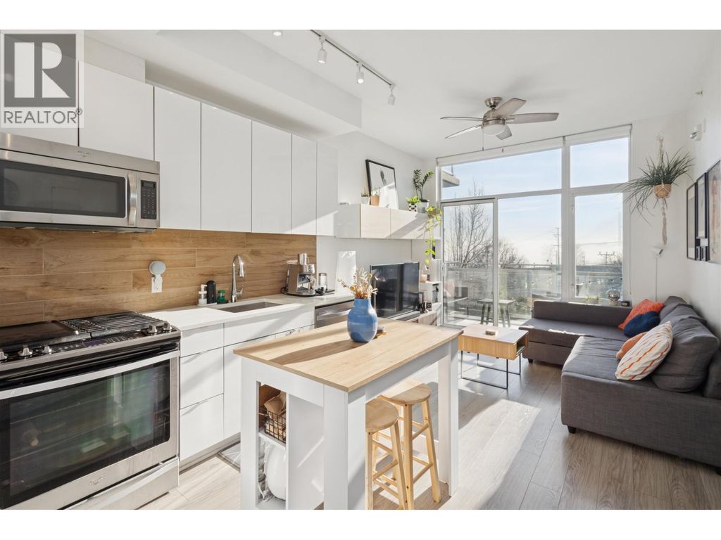208 200 Nelson's Crescent, New Westminster