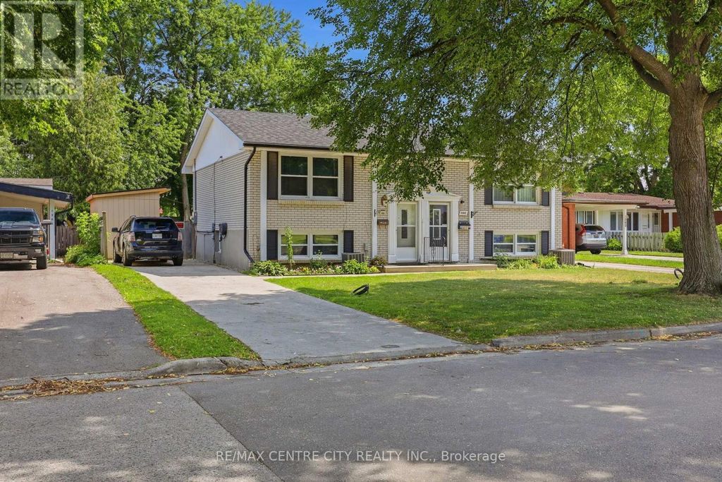 1564 Nairn Avenue, London East (east D)