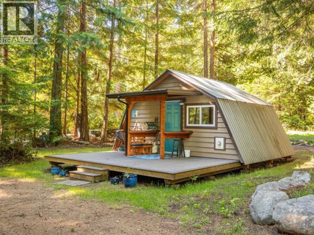 2656 Vancouver Boulevard, Savary Island