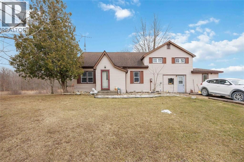 823 Holt Line, Sombra