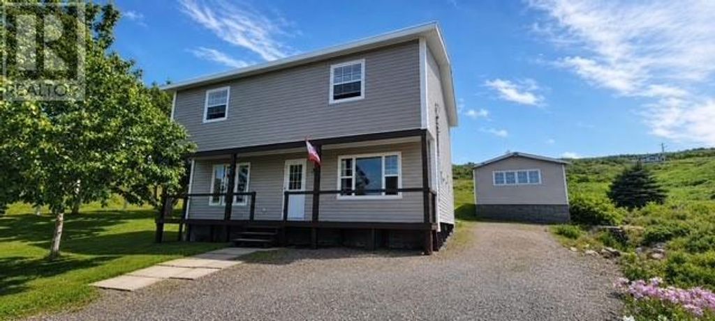 10 Bayview Lane, Lawn