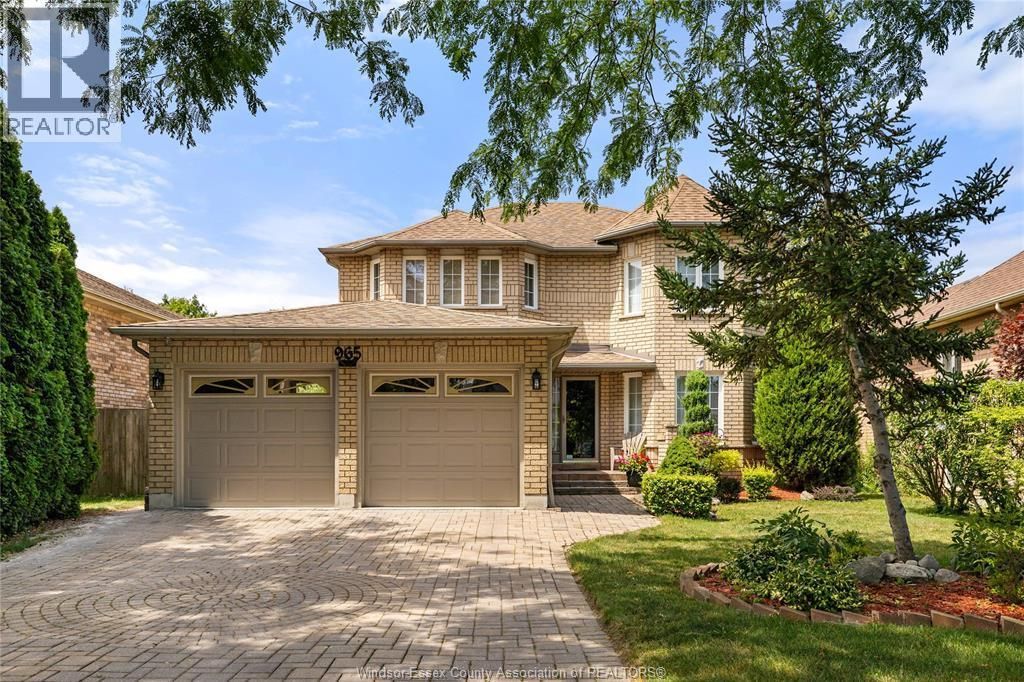 965 Greenpark, Windsor