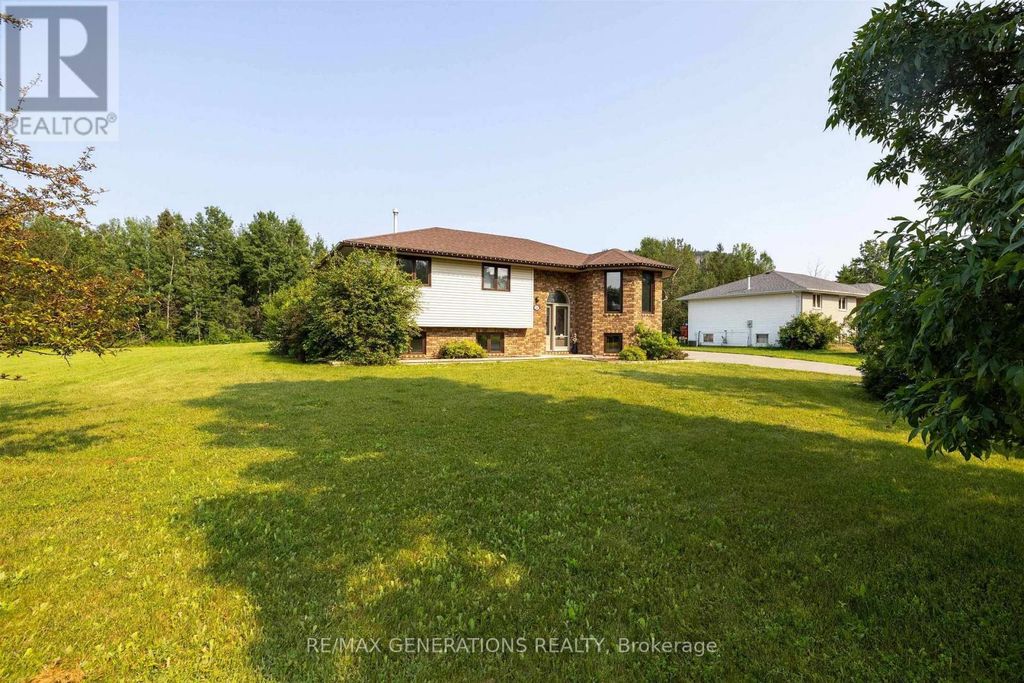 2446 Caspian Street, Thunder Bay (mountain Road)