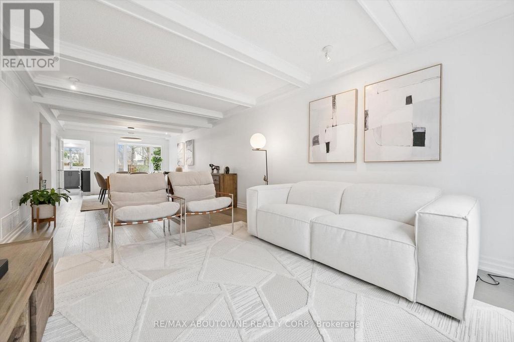 1194 Queen Victoria Avenue, Mississauga (lorne Park)