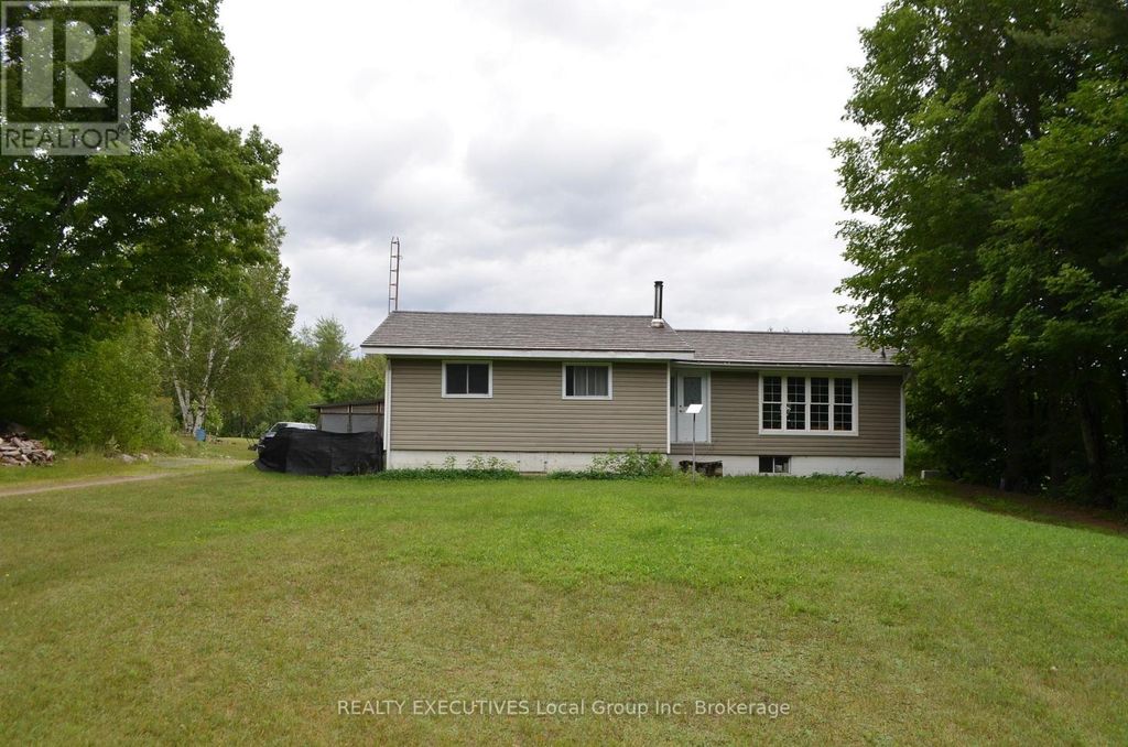 1405 Pioneer Road, Chisholm