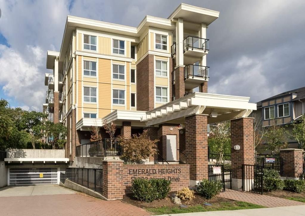 717 13883 Laurel Drive, Surrey