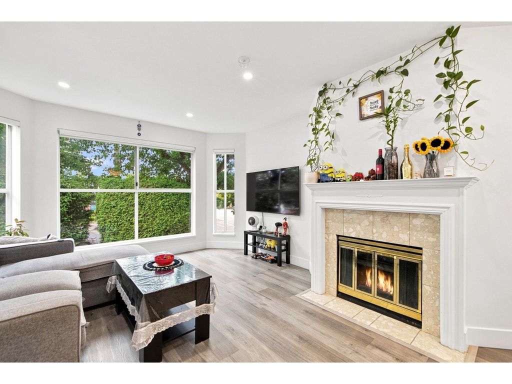 210 7171 121 Street, Surrey