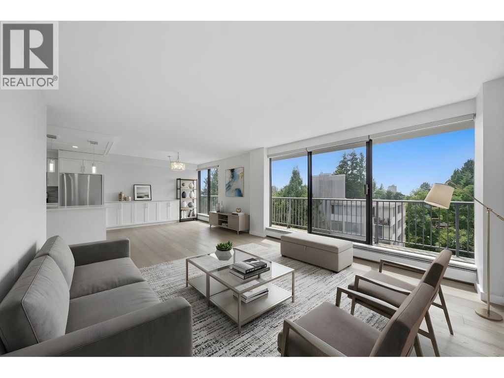 802 1745 Esquimalt Avenue, West Vancouver