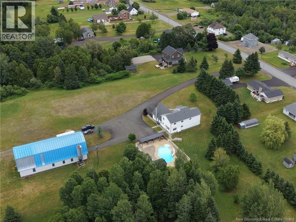 1359 Des Pionniers Avenue, Balmoral