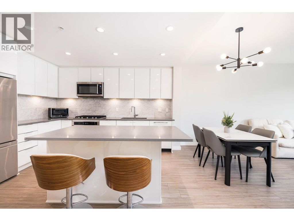302 2651 Library Lane, North Vancouver
