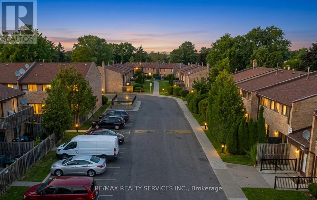 50 - 2605 Woodchester Drive, Mississauga (sheridan)