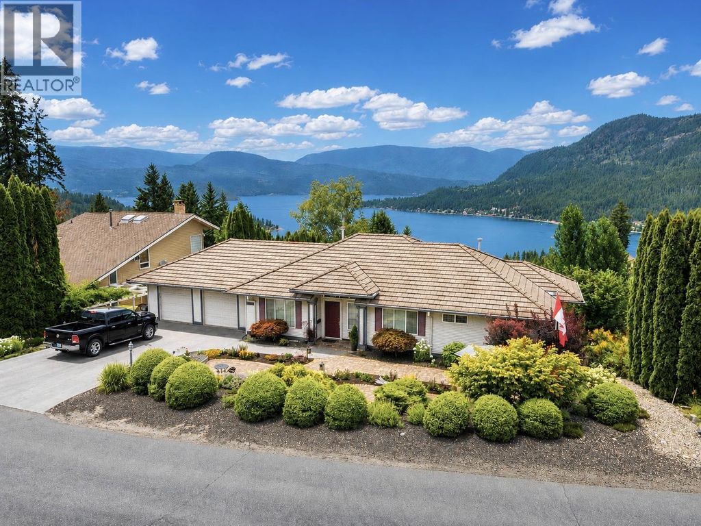 2595 Golf Course Drive, Blind Bay