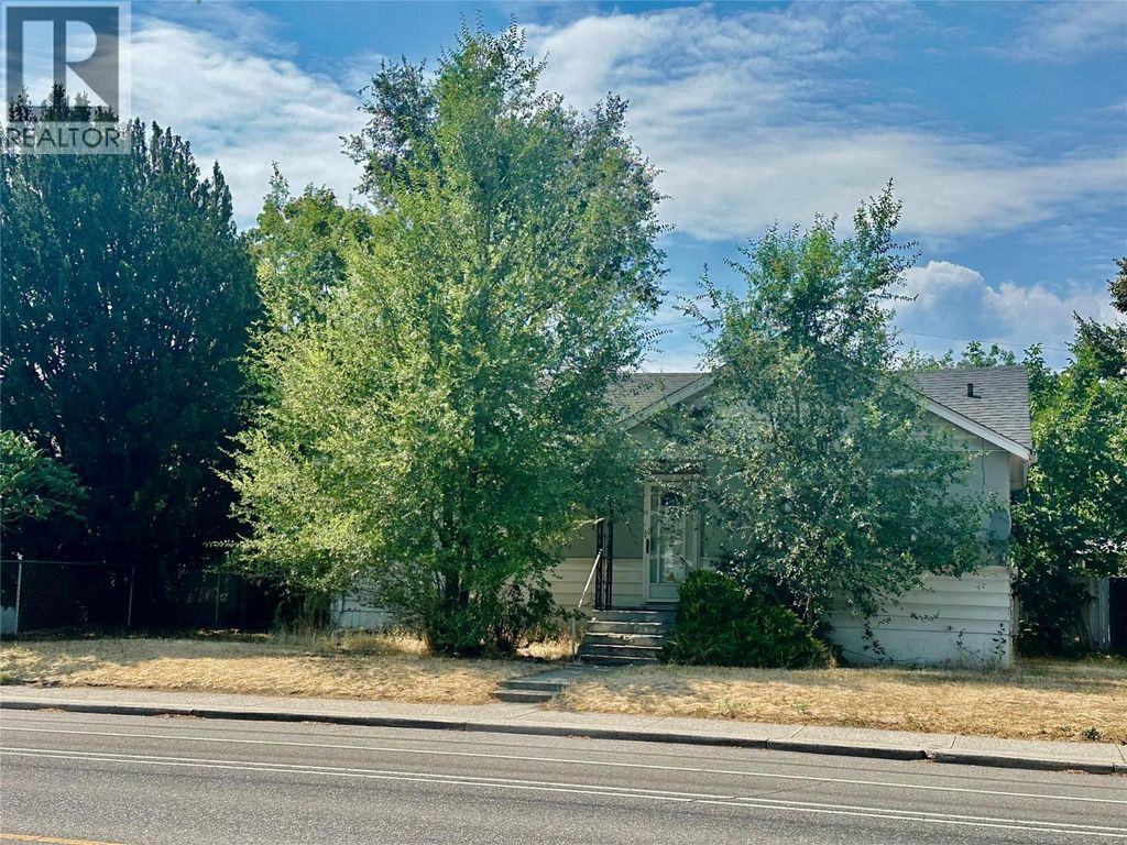 2038 Richter Street, Kelowna