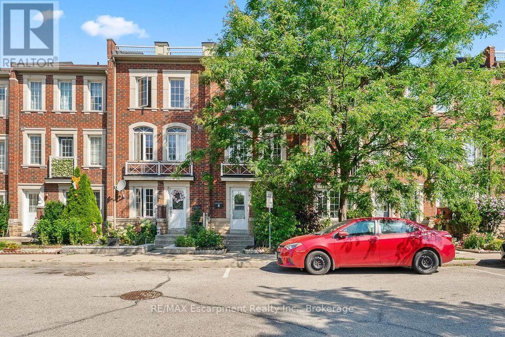 8 Jim Baird Mews, Toronto (downsview-Roding-Cfb)