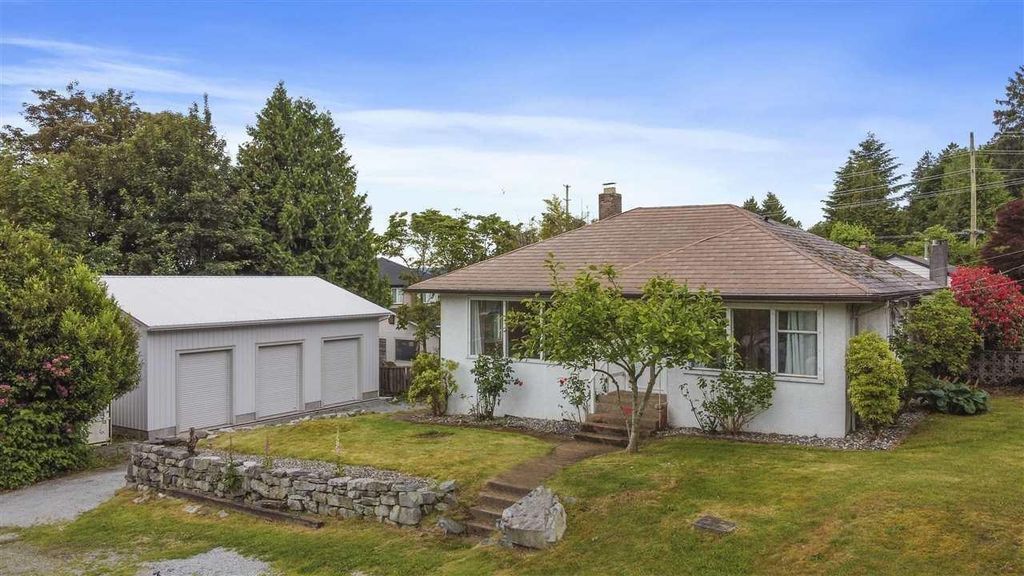 7489 Maple Street, Mission