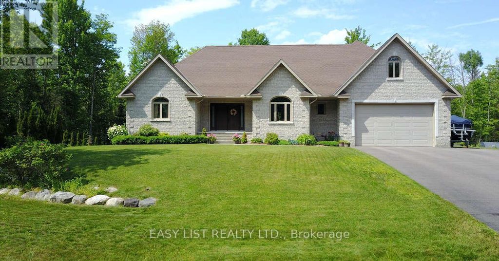 110 Monck Square, Laurentian Hills