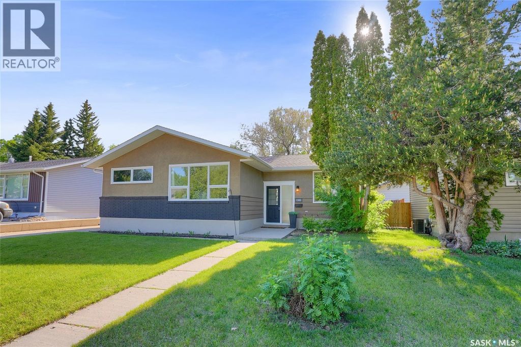 1385 Queen Crescent, Moose Jaw