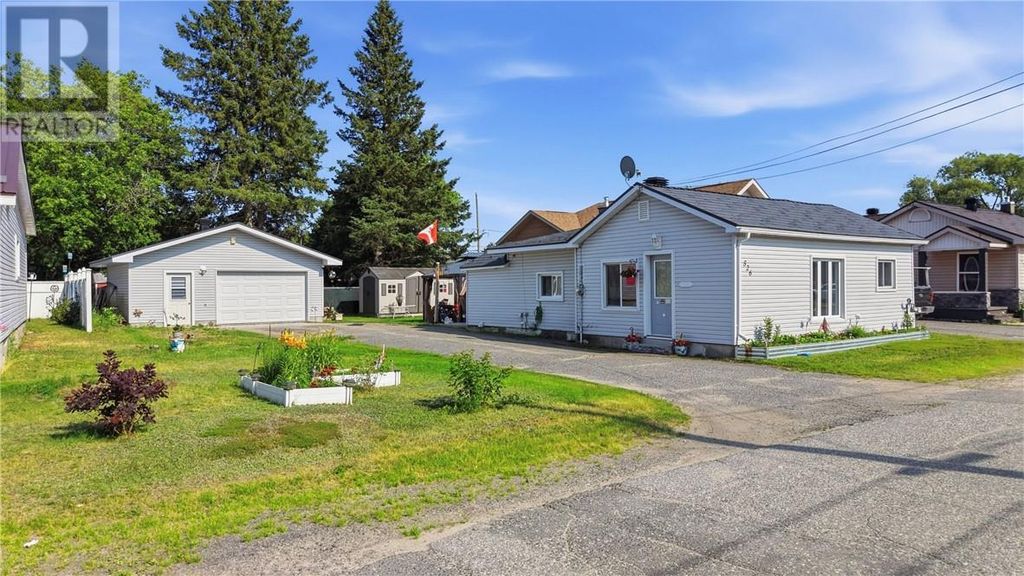 526 Wood Street, Espanola