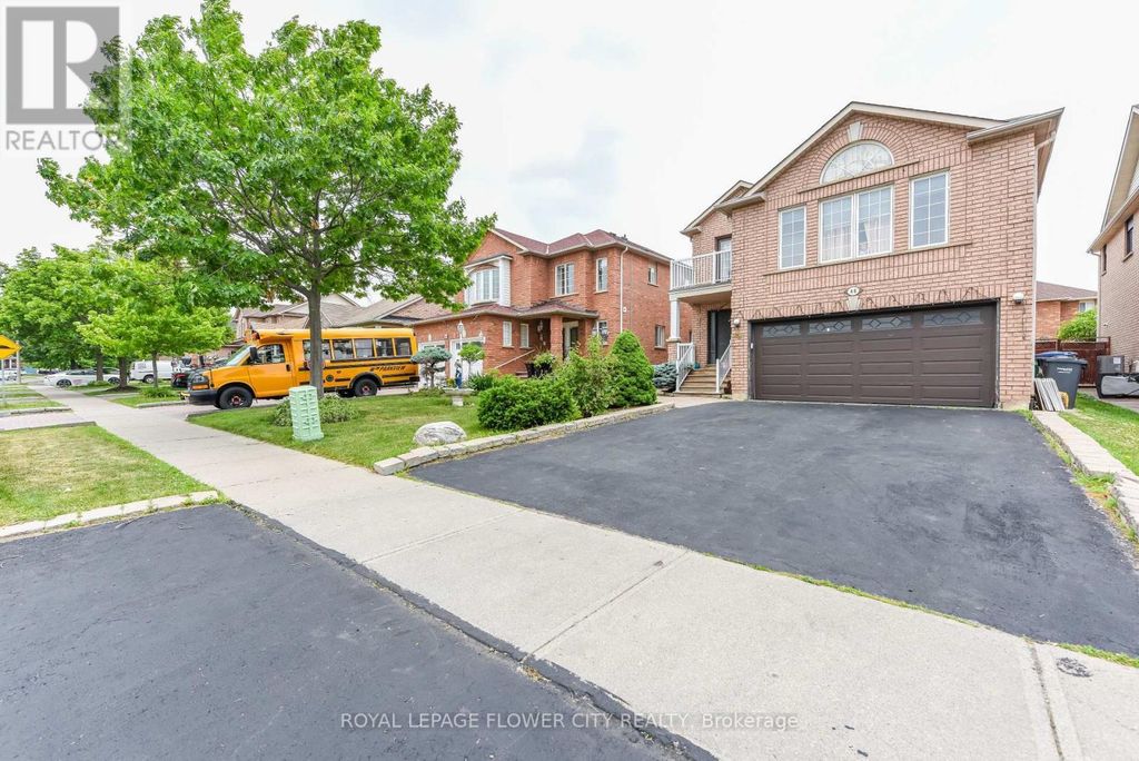 46 Pertosa Drive, Brampton (fletcher's Meadow)