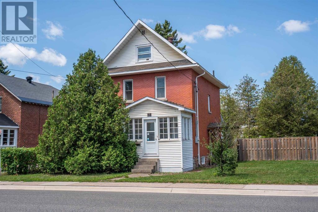 31 St. George's Ave E, Sault Ste. Marie