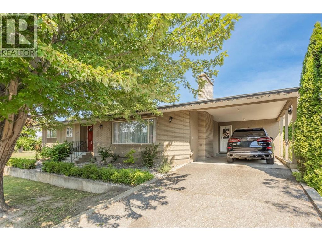 3259 St Amand Road, Kelowna