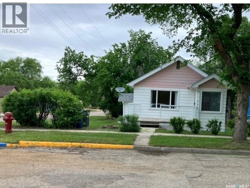 230 6th Avenue W, Assiniboia