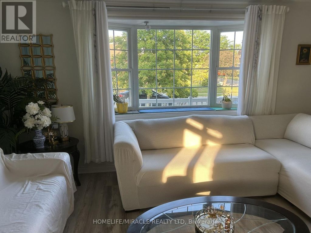 46 Inniswood ( Upper Level) Drive, Toronto (wexford-Maryvale)
