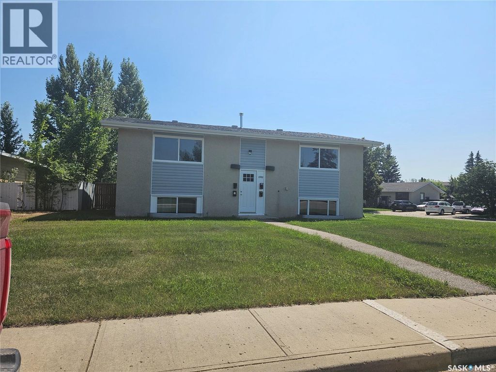 8992 Panton Avenue, North Battleford