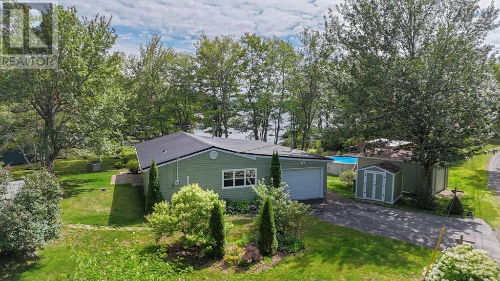21 Lakeview Road, Hemford
