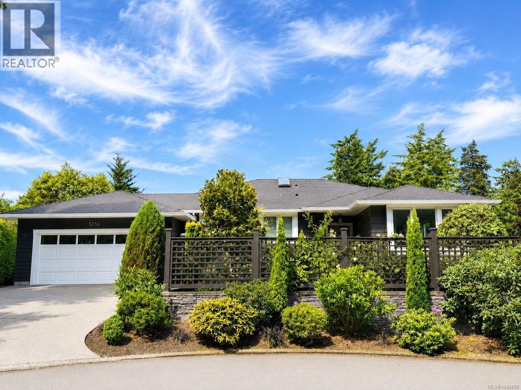 5256 Del Monte Ave, Saanich